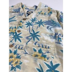 Tommy Bahama Rayon Shirt Mens Medium Button Up Short‎ Sleeve Beachy Vacation